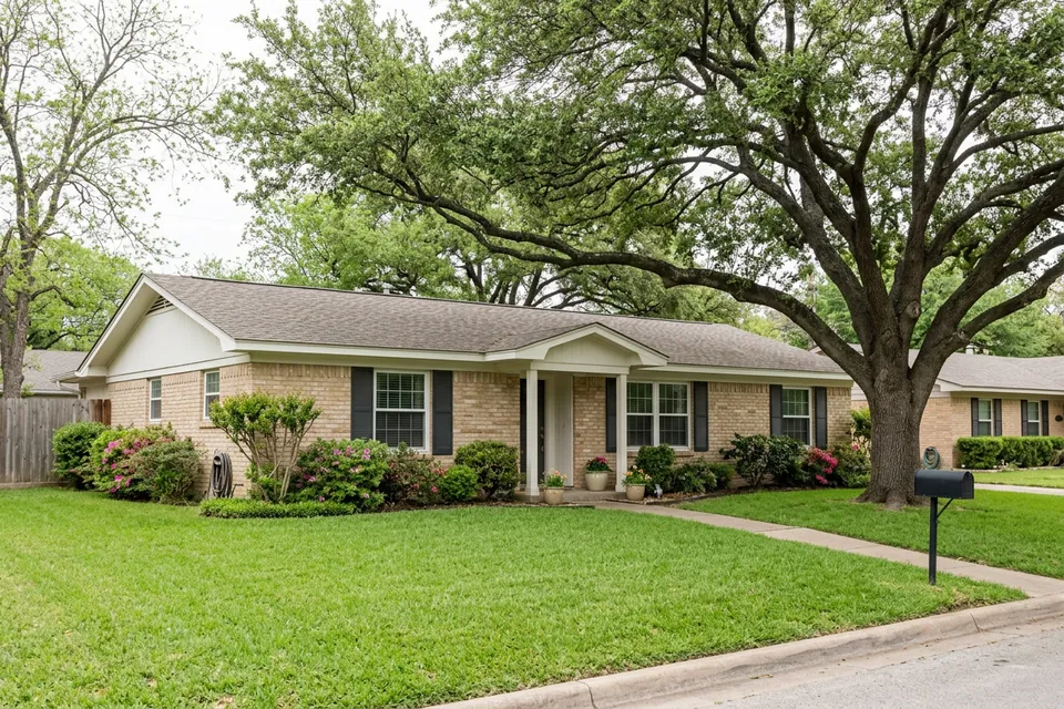 Illustration of a 1970s brick ranch house with shutters