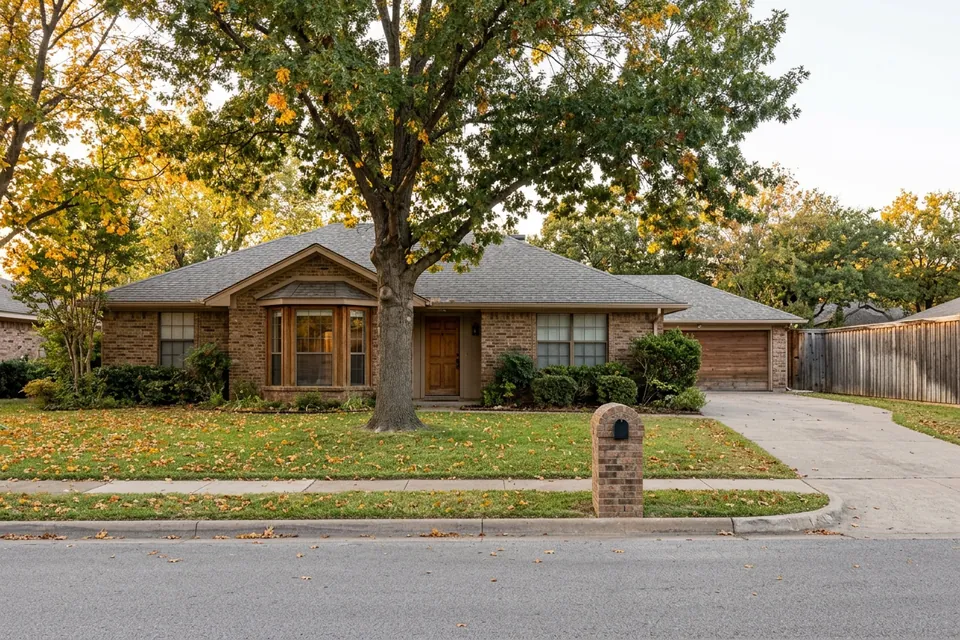 Illustration of a 1980s brown brick ranch house with a bay window