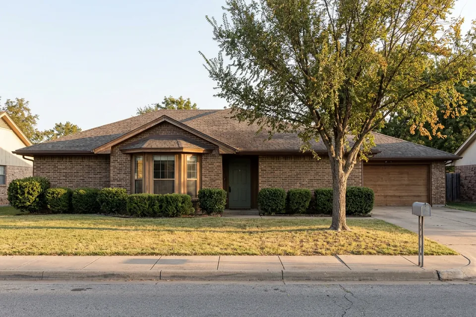 Illustration of a 1980s brown brick ranch house with a bay window